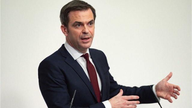 FEMME ACTUELLE - Olivier Véran se confie sur ses habitudes en famille : Je fais des menus végétariens à mes enfants”