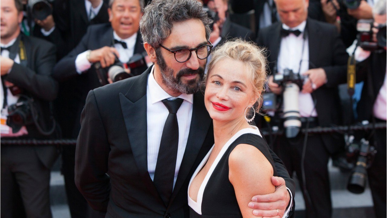 FEMME ACTUELLE - Emmanuelle Béart, folle de son mari Frédéric Chaudier : "C'est moi qui l'ai demandé en mariage !"
