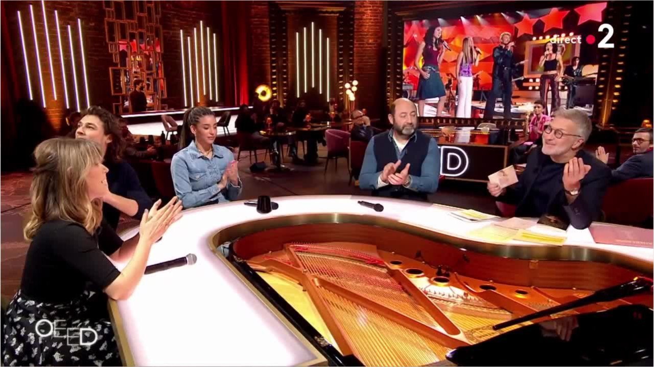 FEMME ACTUELLE - "Star Academy" : Emma Daumas se souvient de son duo "extraordinaire" avec Johnny Hallyday