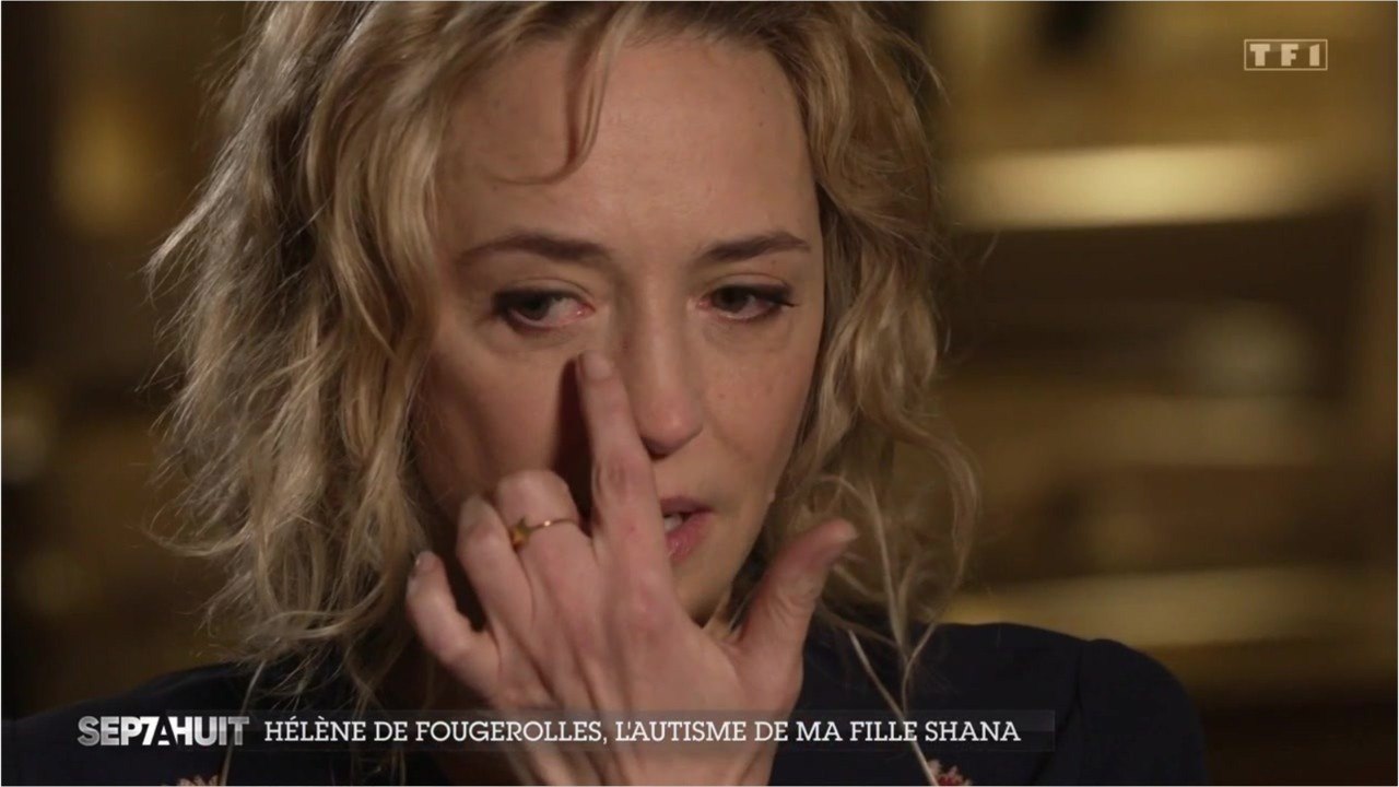 FEMME ACTUELLE - Hélène de Fougerolles en larmes se confie sur sa fille autiste : "Ma fille n'est pas handicapée mentale"