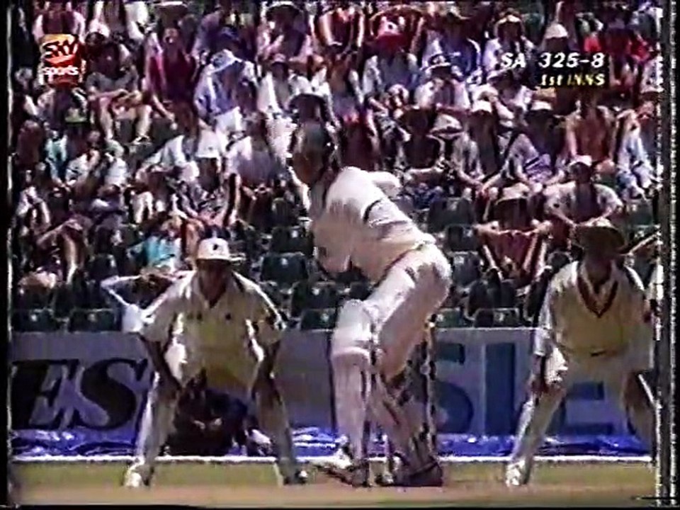 SOUTH AFRICA v ENGLAND 2nd TEST MATCH DAY 2 SESSION 1 JOHANNESBURG DEC 1995