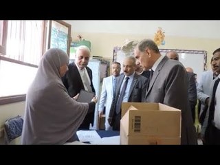 توزيع "التابلت" على الصف الأول الثانوي  بمدرسة الجامعة الموحدة بأسيوط