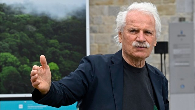 FEMME ACTUELLE - “C’est une vraie connerie de sa part” : Yann Arthus-Bertrand très agacé contre Emmanuel Macron