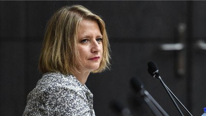 FEMME ACTUELLE - Karine Lacombe "effarée et sidérée" : l'infectiologue est en colère contre Emmanuel Macron