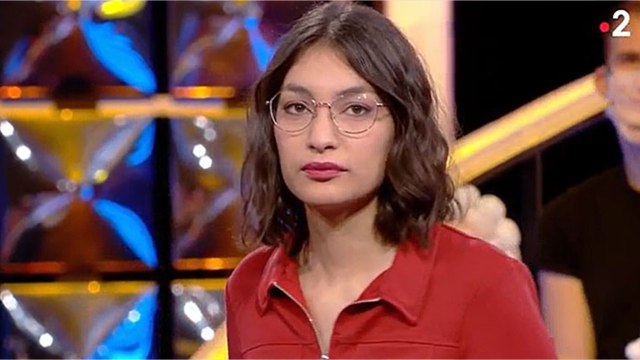 FEMME ACTUELLE - N'oubliez pas les paroles : Alessandra, accusée de triche avec un serre-tête connecté, répond à ses détracteurs