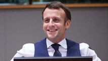 FEMME ACTUELLE - Pour Noël, Emmanuel Macron publie une surprenante vidéo... et les internautes adorent !