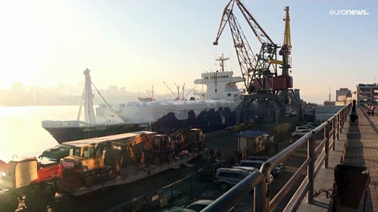 Kaltes Wladiwostok: Autos auf Frachter gefrieren zu Frostbeulen (Video)