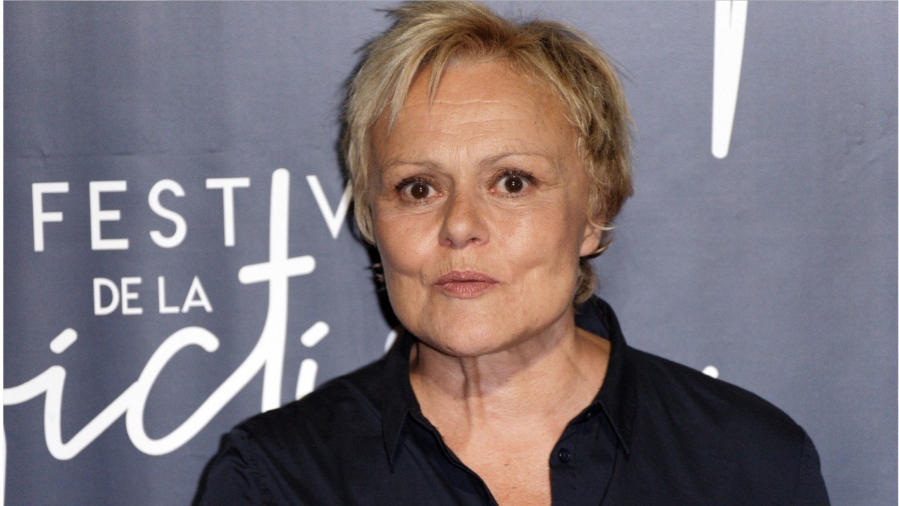 FEMME ACTUELLE - "I love you coiffure" : pourquoi Muriel Robin a eu peur d'inviter Vanessa Paradis dans son téléfilm ?