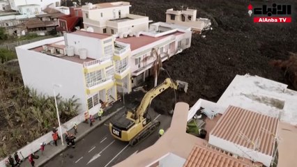 بدء إزالة الحمم المتجمدة التي خلفها بركان كومبري فييخا في جزيرة لا بالما الإسبانية