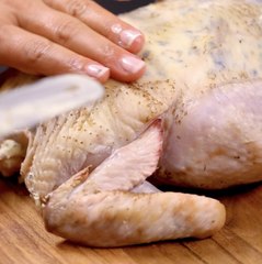CUISINE ACTUELLE - Tuto, comment farcir une volaille sous la peau.