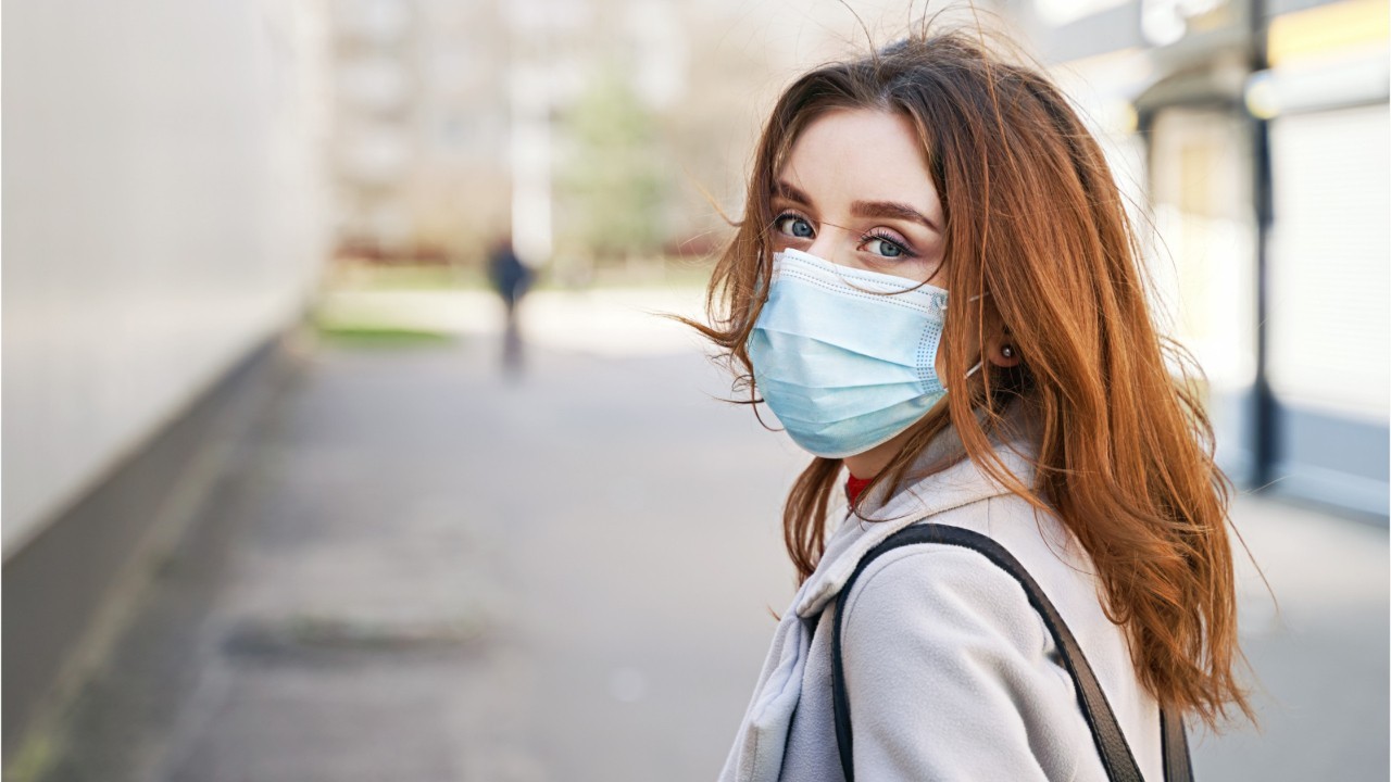 Masques FFP2 : des ONG alertent sur certains masques qui contiennent une  substance toxique : Femme Actuelle Le MAG