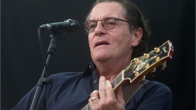 FEMME ACTUELLE - Francis Cabrel révolutionnaire ? Il a été exclu du lycée avant de passer le bac !