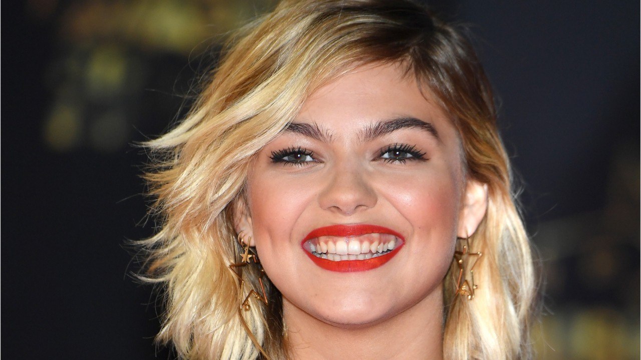 FEMME ACTUELLE - Louane : ce tendre message de son compagnon Florian Rossi