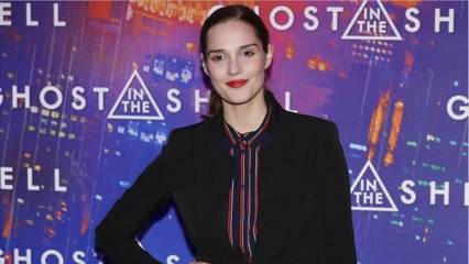 Camille Lou testée positive à la Covid-19 : elle pousse un coup de gueule