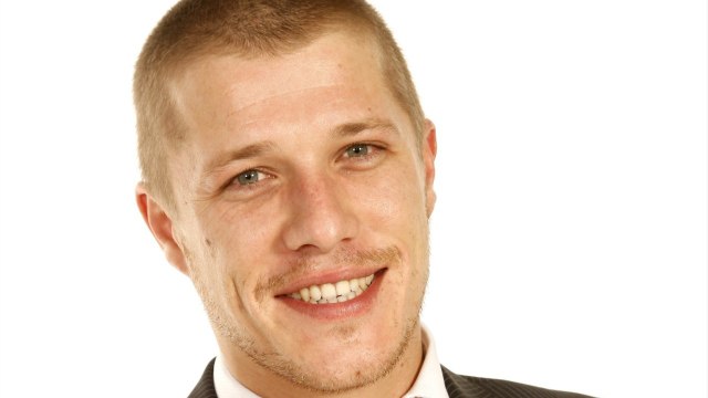 FEMME ACTUELLE - Jean-Edouard Lipa ( Loft Story ) rassure ses fans après une opération très délicate à la jambe