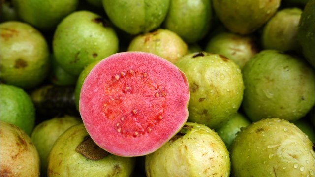 CUISINE ACTUELLE : Comment bien choisir ses goyaves et les cuisiner ?