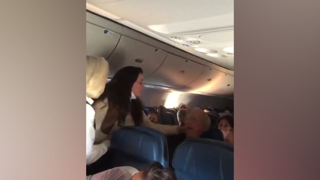 Etats-Unis : une passagère gifle son voisin d'avion car il ne porte pas de masque