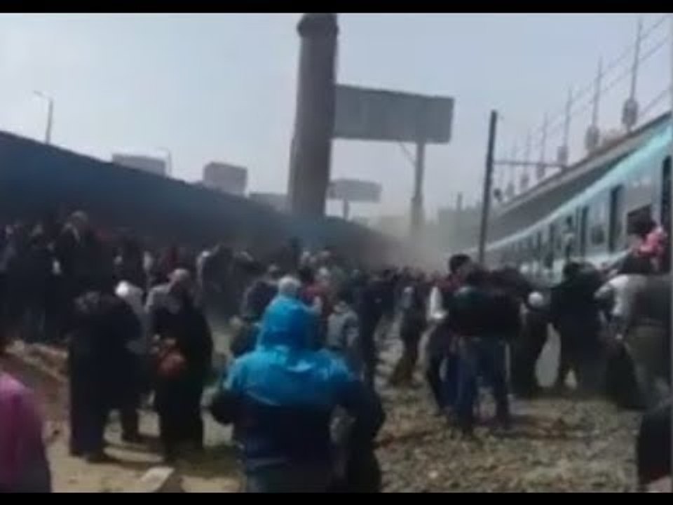 ذعر بين ركاب مترو الأنفاق بعد أنفجار بطارية موبايل