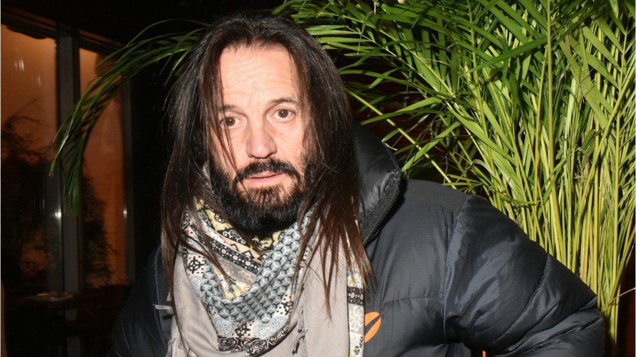 FEMME ACTUELLE - Francis Lalanne, 62 ans : ses confidences sur sa rencontre avec Alice, sa compagne de 38 ans sa cadette