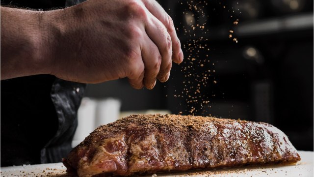 Cuisine Actuelle - Quand faut-il assaisonner la viande ?