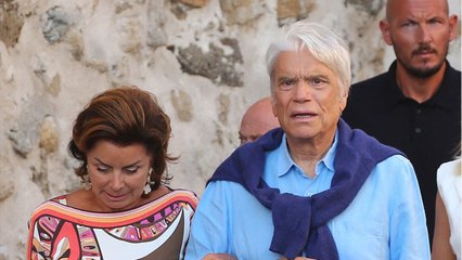 FEMME ACTUELLE - Bernard Tapie en vacances à Saint-Tropez : il montre une forme rassurante