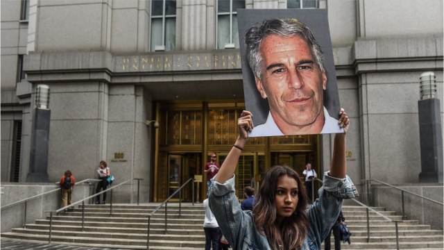 FEMME ACTUELLE - Affaire Jeffrey Epstein : le récit glaçant d'une victime qui incrimine le prince Andrew