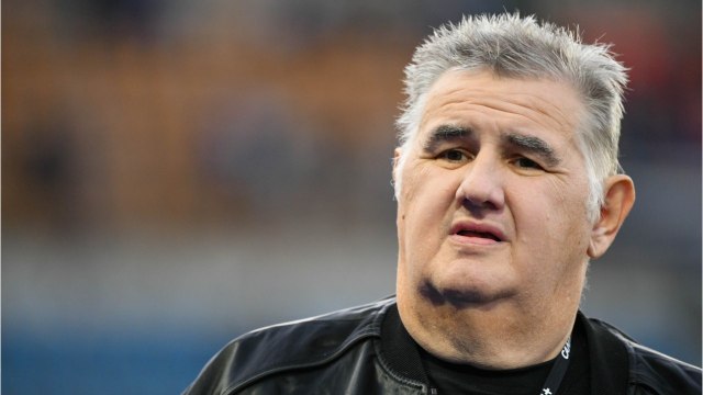 FEMME ACTUELLE - Pierre Ménès révèle recevoir un nombre incroyable de photos de filles nues voulant “faire sa connaissance”