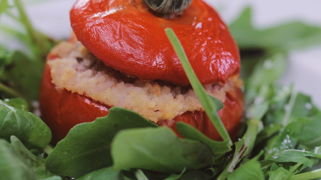 FEMME ACTUELLE - C'est parti pour notre recette de tomates farcies au bɶuf hâché !