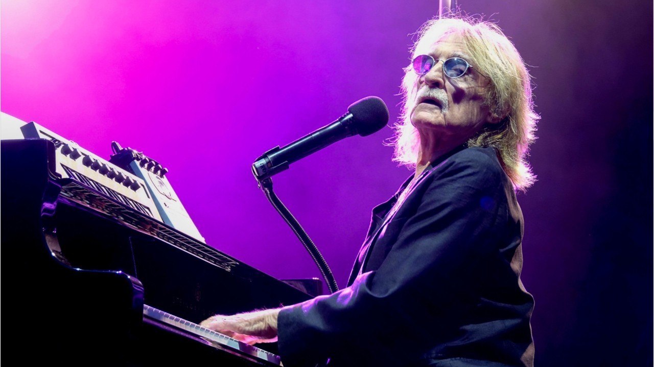 FEMME ACTUELLE - Mort de Christophe : ce cadeau rare et inattendu de sa fille Lucie à ses fans