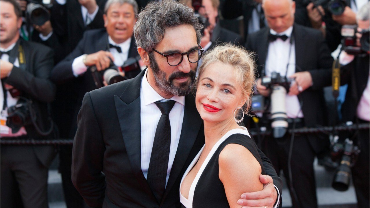 FEMME ACTUELLE - Emmanuelle Béart amoureuse : qui est Frédéric Chaudier son compagnon ?