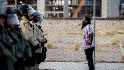 FEMME ACTUELLE - Mort de George Floyd : des journalistes de TF1 visés par des tirs et arrêtés par la police de Minneapolis