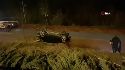 Yoldan çıkan otomobil yürüyüş yoluna devrildi: 1 yaralı