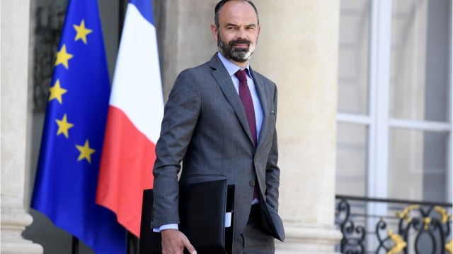 FEMME ACTUELLE - Edouard Philippe méconnaissable : cette photo de lui jeune et sans barbe affole les internautes