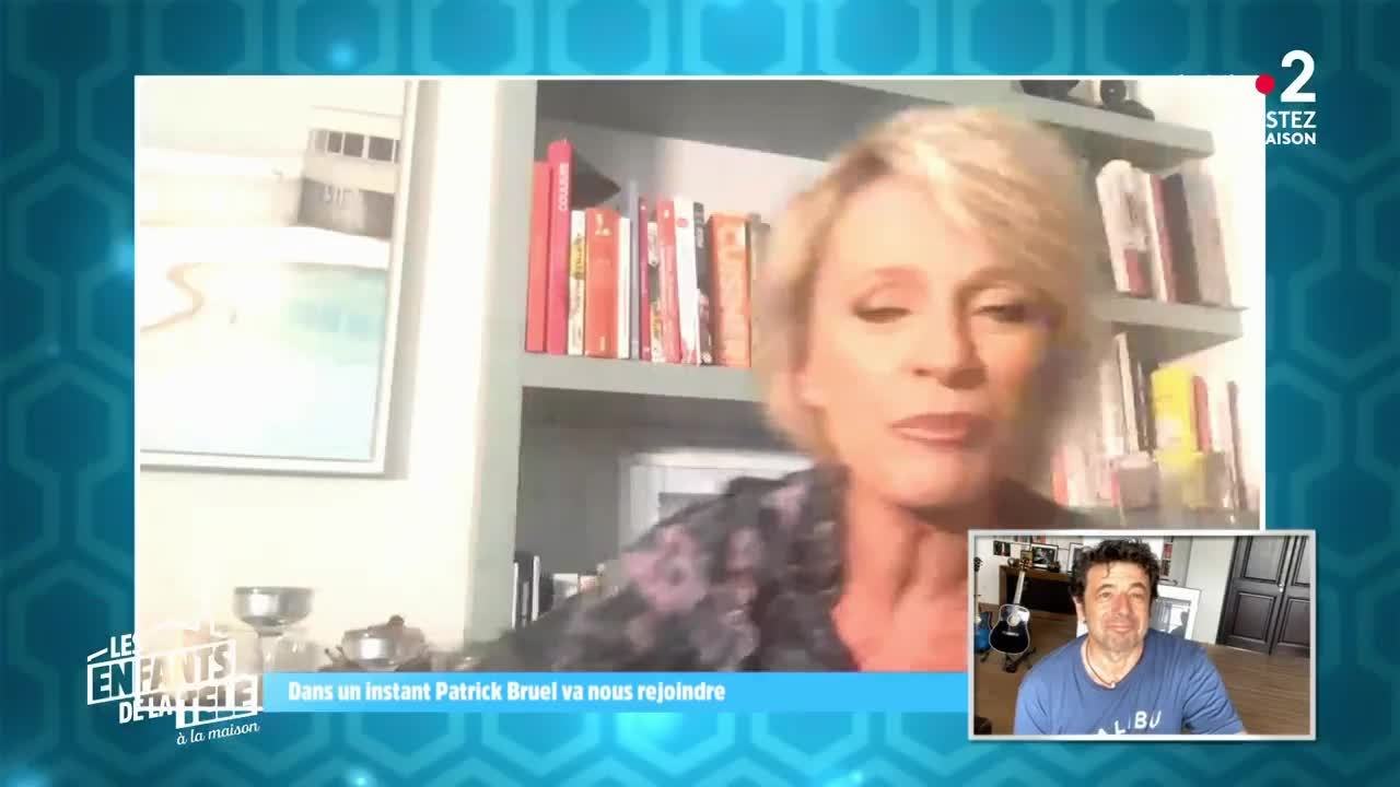 FEMME ACTUELLE - Sophie Davant a-t-elle des livres coquins chez elle ? La réponse étonnante