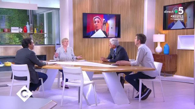 FEMME ACTUELLE - C à vous : Anne-Elisabeth Lemoine souhaite joyeux anniversaire à Anne-Sophie Lapix, dans la cacophonie