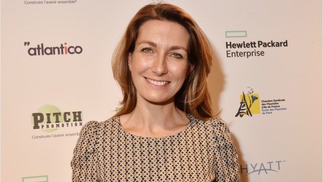 FEMME ACTUELLE - Anne-Claire Coudray : sa grand-mère de 93 ans lui fait une surprise en fin de JT