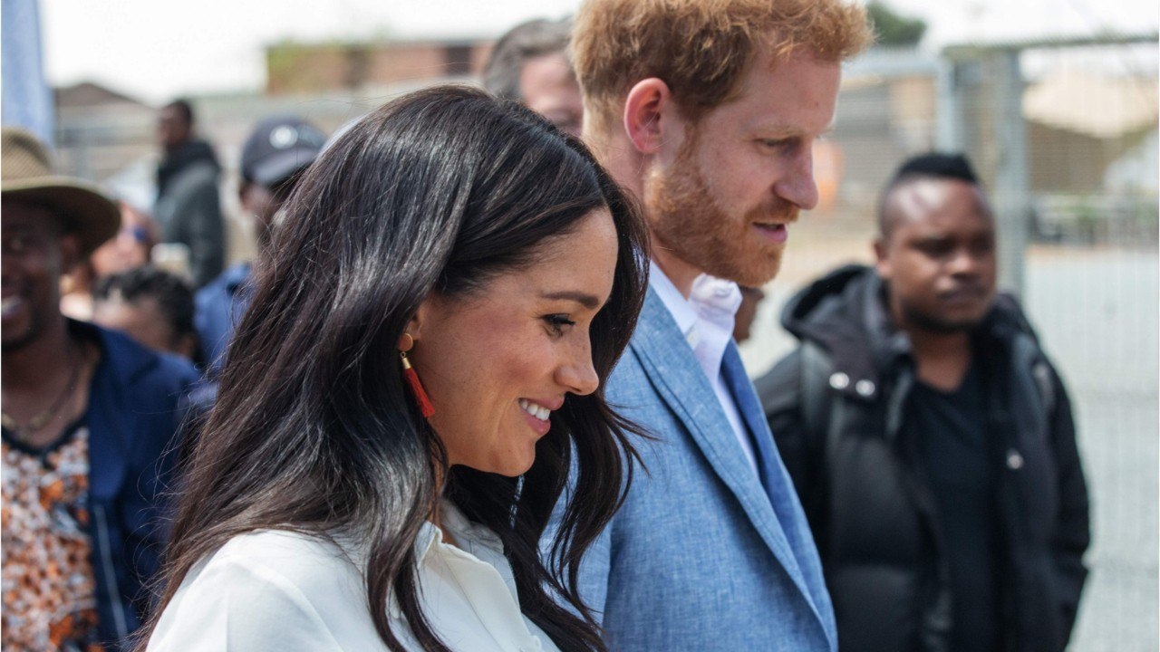 FEMME ACTUELLE - Meghan Markle et Harry engagés contre le coronavirus : une photo d'eux masqués dans les rues de L.A dévoilée