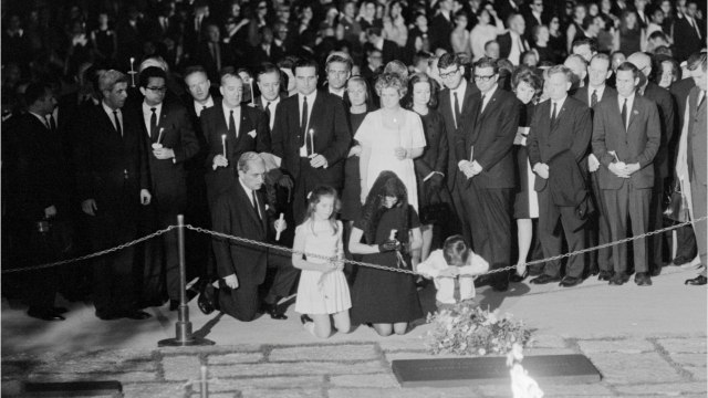 FEMME ACTUELLE - Malédiction Kennedy : la petite-nièce de JFK, Maeve Kennedy McKean, et son fils Gideon ont disparu