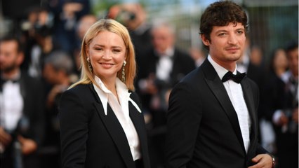 FEMME ACTUELLE - Virginie Efira se confie sur son compagnon Niels Schneider : "Je trouve ça pas mal, le couple !"