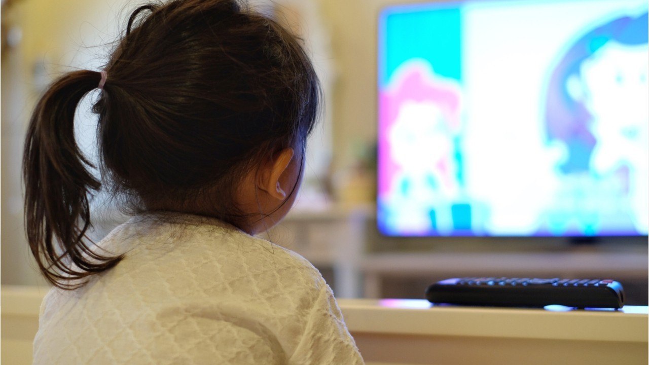 FEMME ACTUELLE - Confinement : France 4 bouscule ses programmes et diffuse en direct des cours dispensés par l'Éducation Nationale