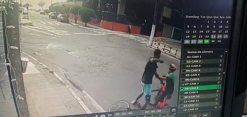 Download Video: Psicóloga é agredida com soco e tem bicicleta roubada