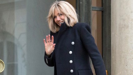 FEMME ACTUELLE - Brigitte Macron sa passion pour les manteaux, retour sur ses plus beaux looks !