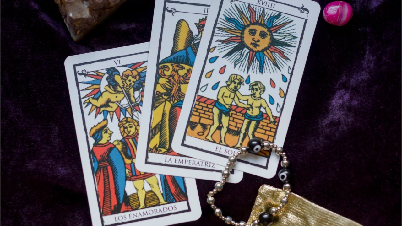 Tarot persan de Madame Indira : tirage et signification des 55 cartes :  Femme Actuelle Le MAG