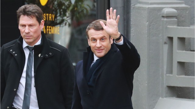 FEMME ACTUELLE - Coronavirus : Emmanuel et Brigitte Macron sont allés voter en prenant les précautions d'usage