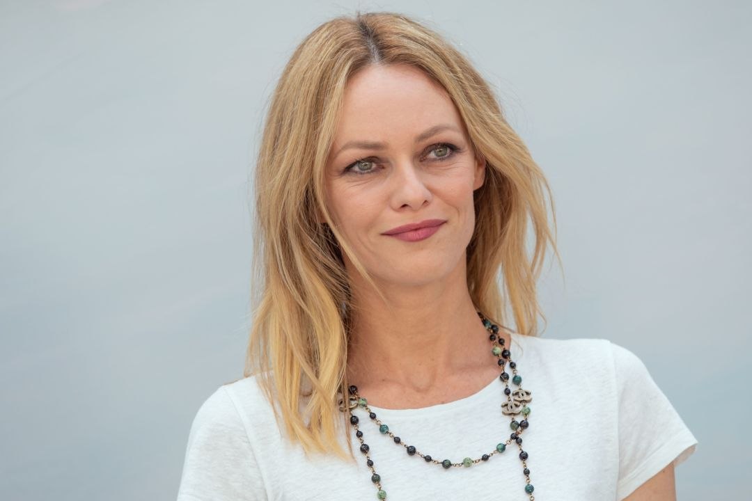 "C'est choquant" : Vanessa Paradis s'exprime après le décès de Karl Lagerfeld