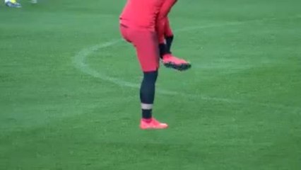 8es - Verratti à l'entraînement sur la pelouse d'Old Trafford