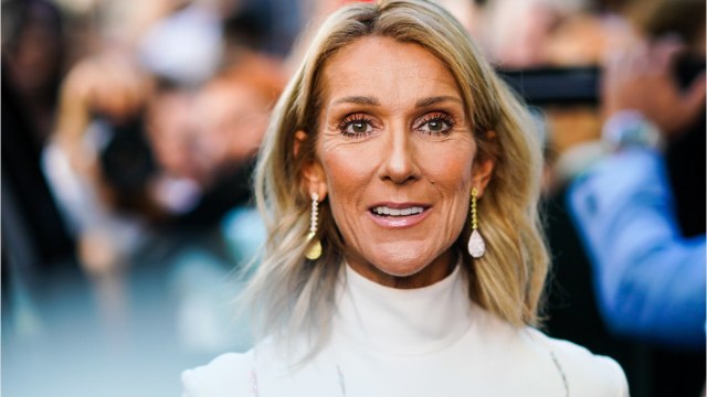 FEMME ACTUELLE - En blonde platine et combinaison moulante, Céline Dion enflamme la toile avec sa danse sensuelle