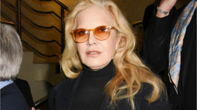 FEMME ACTUELLE - Sylvie Vartan : son tacle à Laeticia Hallyday au sujet de son deuil