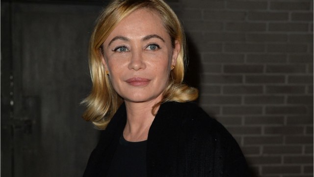 FEMME ACTUELLE - Emmanuelle Beart très sexy en bikini noir, elle profite de ses derniers jours de vacances en Grèce