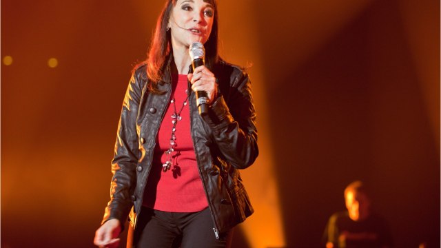 FEMME ACTUELLE - Eléonore Sarrazin dénonce le “manque de respect” après la mort de sa mère, Ariane Carletti (Club Dorothée)